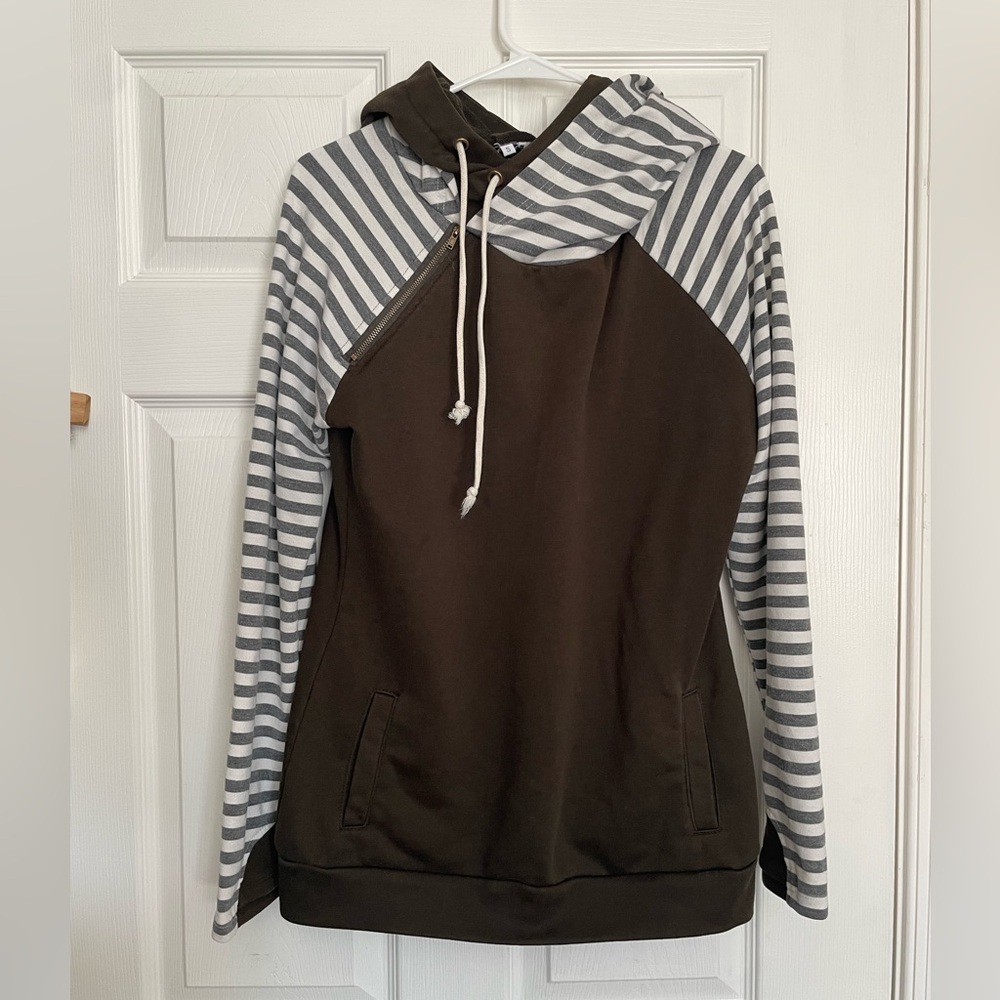 Via Jay Women’s Small Striped Sleeve Hooded Pullover Hunter Green, White, Gray